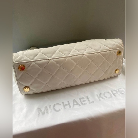 Quilted White Leather Michael Kors purse - Picture 5 of 6